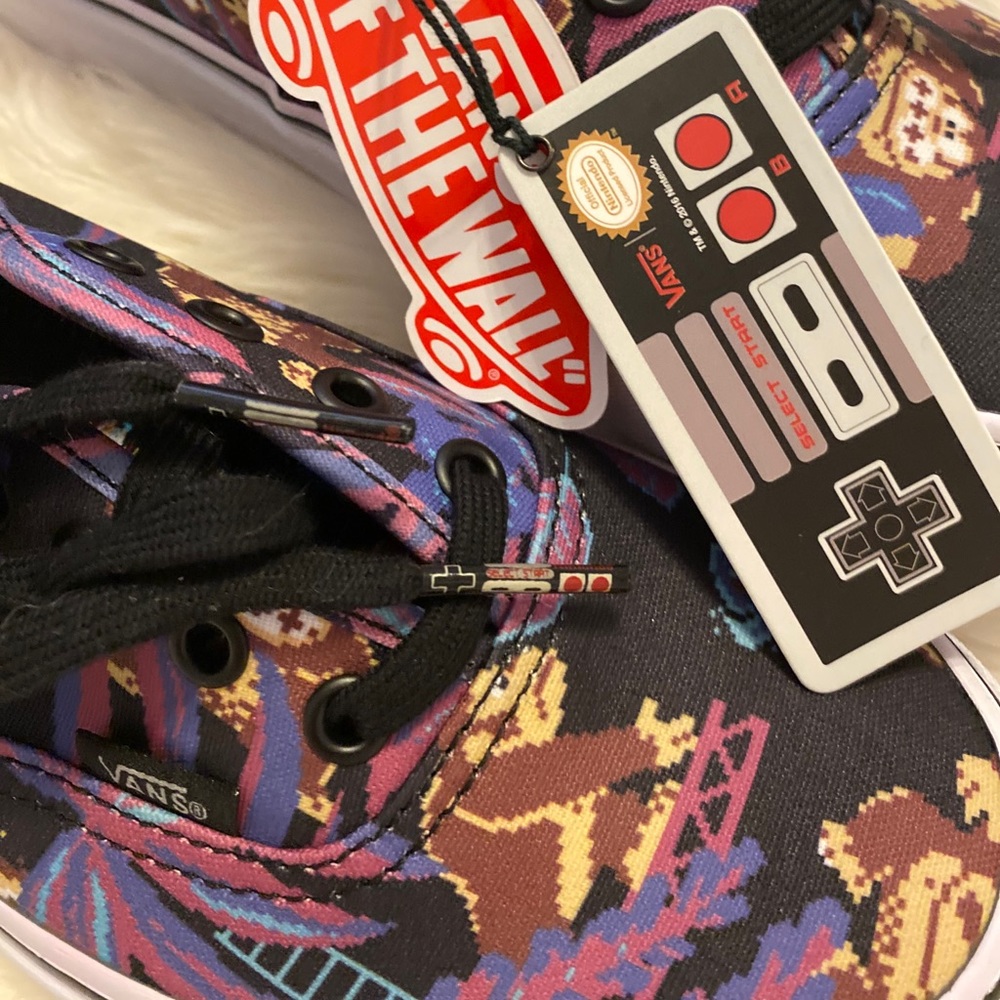 Vans Nintendo Donkey Kong Sneakers - Picture 3 of 9